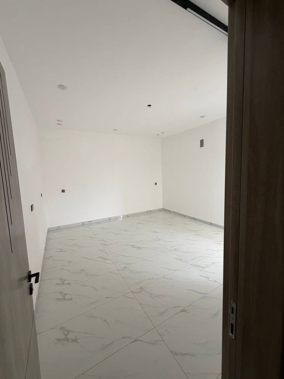 ايجارات سيديه 1شقه ارضيه غرفتين وصاله ومطبخ وصحيات وكراج وحديقه ٦٥٠ بل محاربين 2شقه غرفه وصاله ومطبخ وصحيات وسطح ٥٠٠.ترهم طالبات طلاب عزاب 3 شقه غرفه وصاله ومطبخ وصحيات ٦٥٠ طابق اول 4مشتمل طابق اول غرفه وصاله ومطبخ وصحيات وسطح. ٥٥٠.شارع الأمن. 5شقه غرفه وصاله ومطبخ وصحيات طابق اول ٤٥٠.تبوك.6شقه غرفه وصاله ومطبخ وصحيات ٤٠٠. ترهم كلشي شاكر العبود. 7مشتمل طابق اول غرفتين وصالة ومطبخ وصحيات معزول ايجاره ٤٥٠.اعلام.8شقه غرفه وصاله ومطبخ وصحيات ٤٠٠ اعلام شقه غرفتين نوم كبيره وصاله كبيره وصحيات ومطبخ وسطح ٤٥٠ اعلام. 9مشتمل ارضى غرفه وصاله ومطبخ وصحيات ع الشارع الخط السريع ٦٠٠ شهداء السيديه. 10شقه غرفه وصاله ومطبخ وصحيات ٣٠٠شرطه الرابعه 11مشتمل غرفه وصاله ومطبخ وصحيات ٣٥٠ الري. للاستفسار ***********
