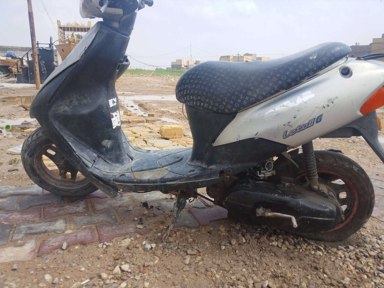 دراجه ساسوكي مجفته تجفيت جديد
الدراجه بيها خربطه بل كهربائيات تستغل بس ما تمشي 
ابيع كوم حديد 
السعر 80الف قفل قفل قفل 
للاستفسار ***********
