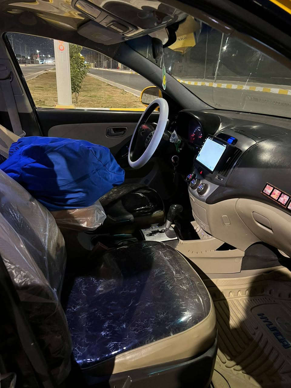 السلام عليكم السعر 78
انترا وارد امريكي سياره جاهزه 2009 
رقم دوانيه انكليزي شرط التحويل
مكفوله كص وعيب شرعي بيه جاملغ وره
وبنيد وجاملغ كدام  مكاني ناصريه مركز 
***********
