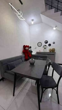 ميز وكونسول • تخم • مستعمل نظيف