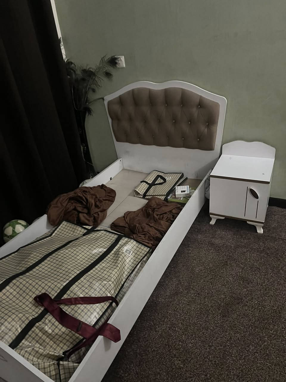 سلام عليكم غرفه  نظيفه كما بالصوره حي الاعلام  ***********
