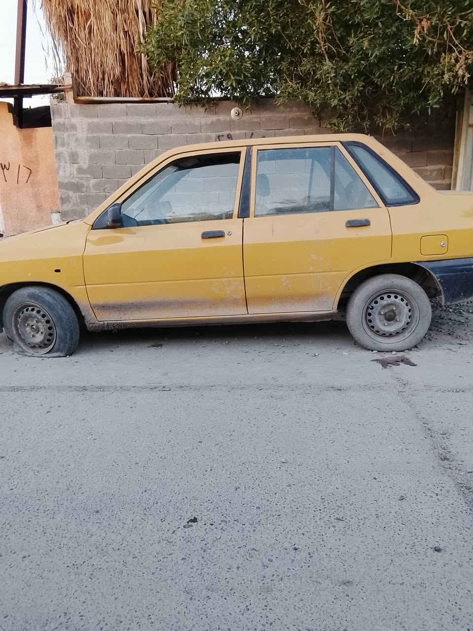 اسلام عليكم سايبه للبيع موديل 2012
مصبوغه صبغ عام عوزه فقط تاير وباتري رقمه احمر  مكاني بغداد مدينه الصدر 
الرقم. ***********
