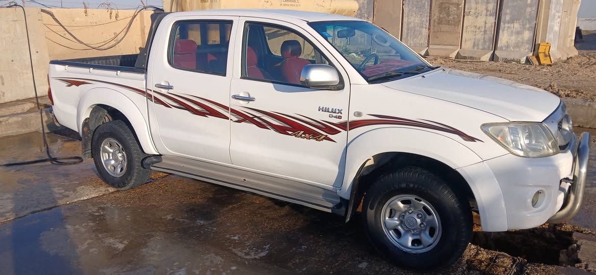 هيلوكس كويتي تيوتا  2011 رقم بصره فور ويل مكينه كاز مكفوله تبريد تدفئ شغاله كفاله عامه بيه  قليل بارد تخم تاير جاهزه السعر ١٥٥ بيه مجال بيع مراوس مكان بصره اتصال بلرقم ***********
