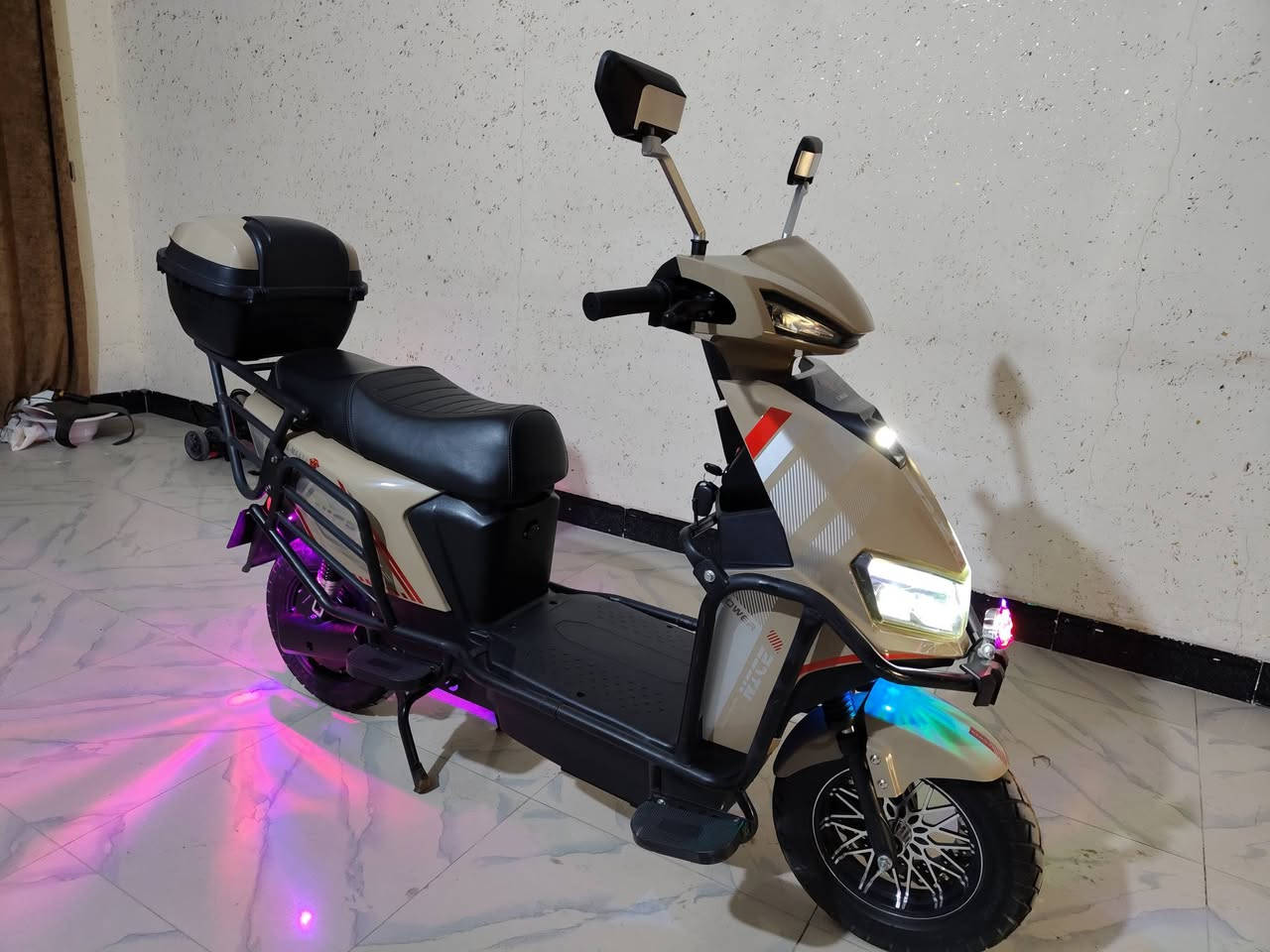 للبيع دراجه شحن 6 باتري نضافه فول نضام كارت بصمه تشغيل عن بعد جهاز إنذار مانع للسرقه  625
***********
***********
