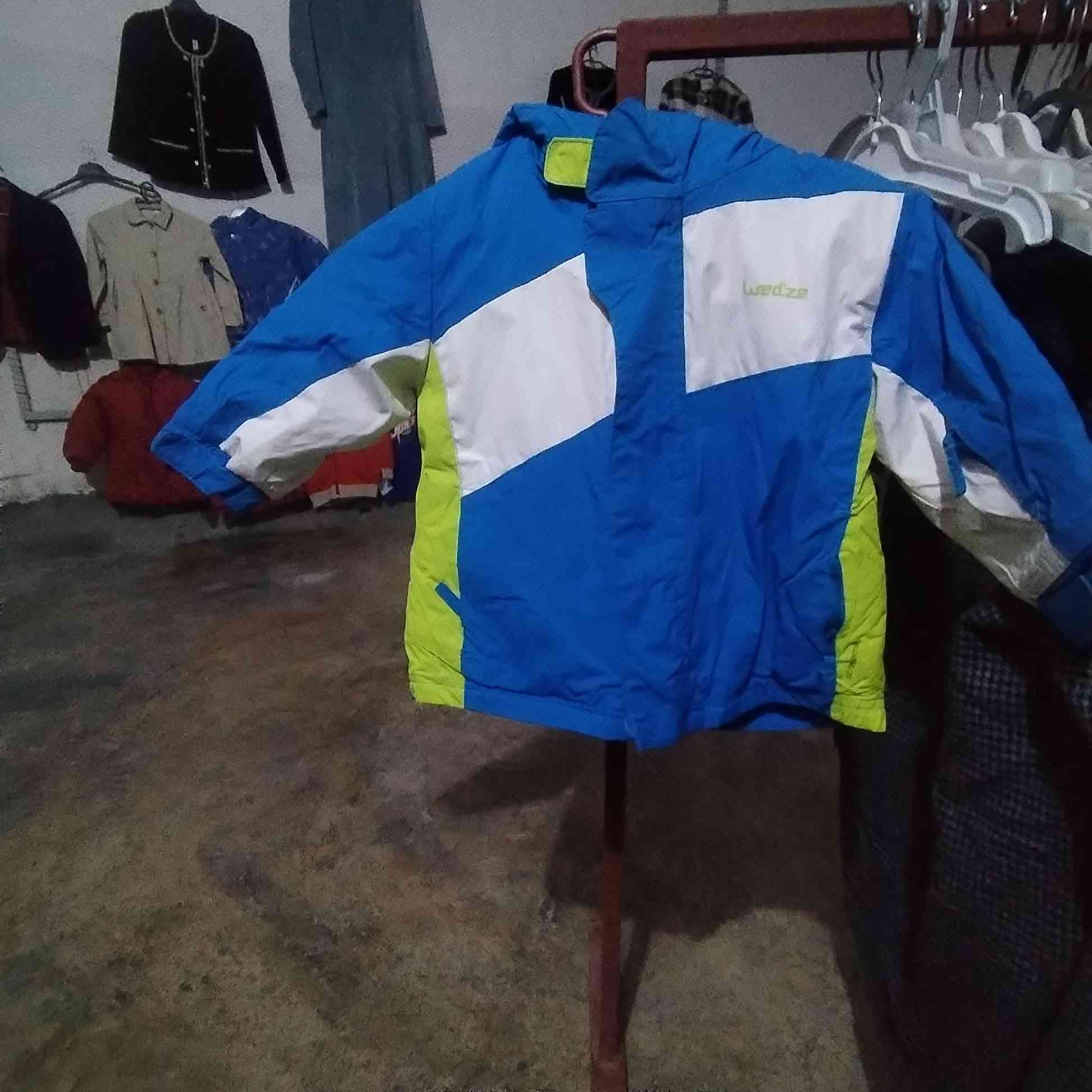 الحمدُ لله أولًا وآخرًا، وبتوفيقه نبدأ خطوة جديدة من قرية الزرارية.
محل ملابس نسائية وأطفال و رجاليه ، اختيارُه قائم على البساطة والراحة قبل كل شيء، وذوق يناسب الاستعمال اليومي ويقارب احتياج الناس.
حرصنا أن تكون القطع مناسبة للجميع، بأسعار واضحة وثابتة، بعيدًا عن التكلّف.
الموقع: قرية الزرارية –  قرب مدرسه ابن مسعود 
كوت النسائية بسعر 4000 دينار، وملابس الأطفال بسعر 3000 دينار.أو قطعتين 5000
جاكيت رجالي 4000
تراك 5000


**إذا كنت صاحب هذا الإعلان وتريد حذفه لأي سبب، رجاءا أرسل رسالة إلى الدعم الفني**