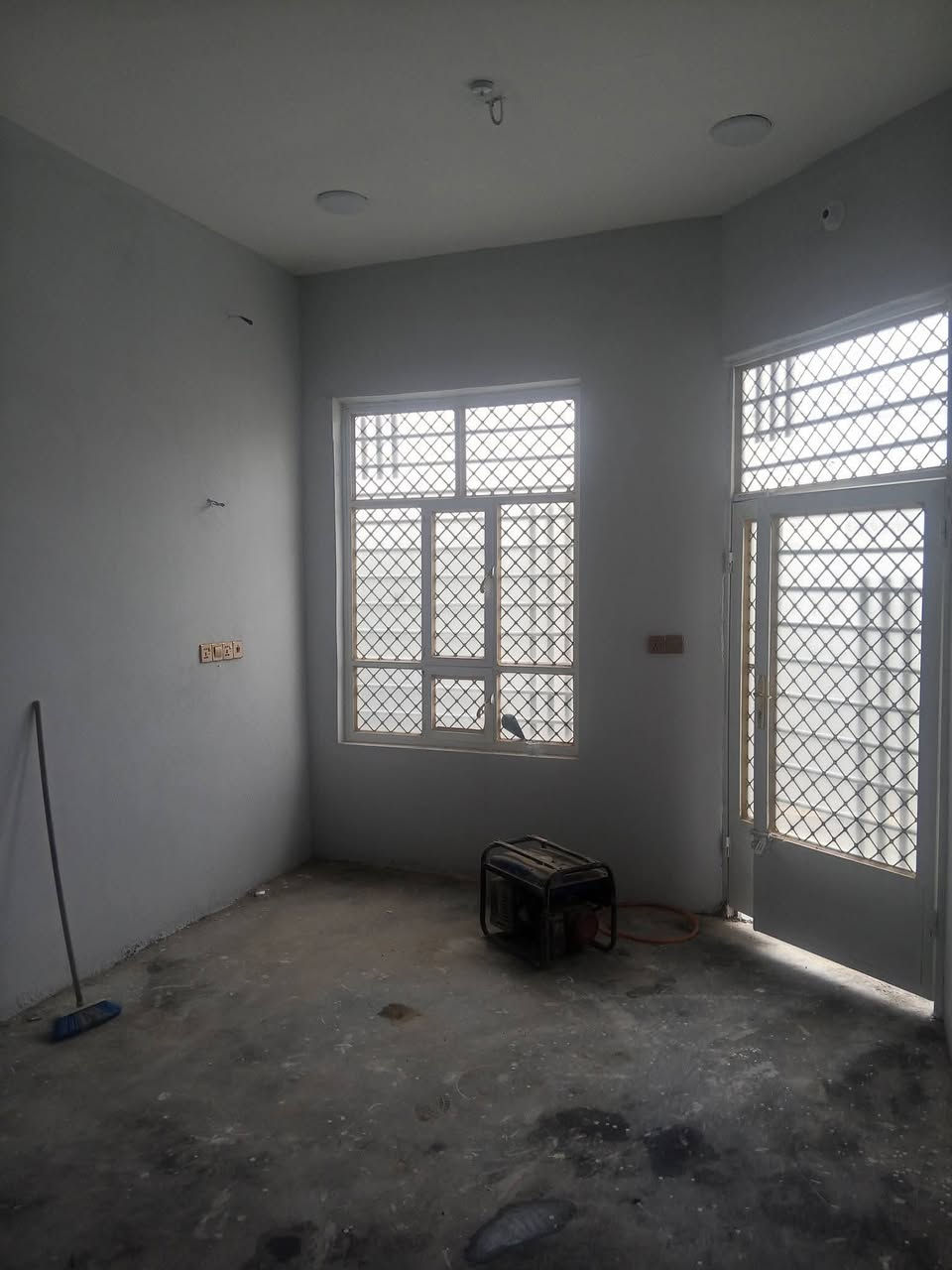 بيت 100م للبيع البناء جديد جاهز للسكن.العنوان التحرير الحولي زراعي محمد ليلة جزء الثالث شارع جامع المدينة المنورة المكاتبة باسمي مباشر مع صاحب الملك الاتصال على رقم *********** @الجميع
