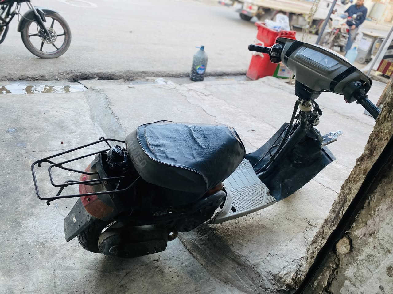 اسلامو عليكم عندي دراجه يامها البيع هندر واحد يشتخل ماتور بابي عيب سعر 125بي مجال رقم *********** بي وات ساب هم
