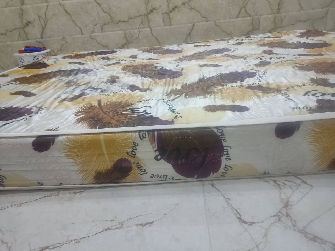 سلام عليكم اسفنج تخت ضخط عاليه أصلي قياس 150X200 ارتفاع 20س سعر 75الف ***********
