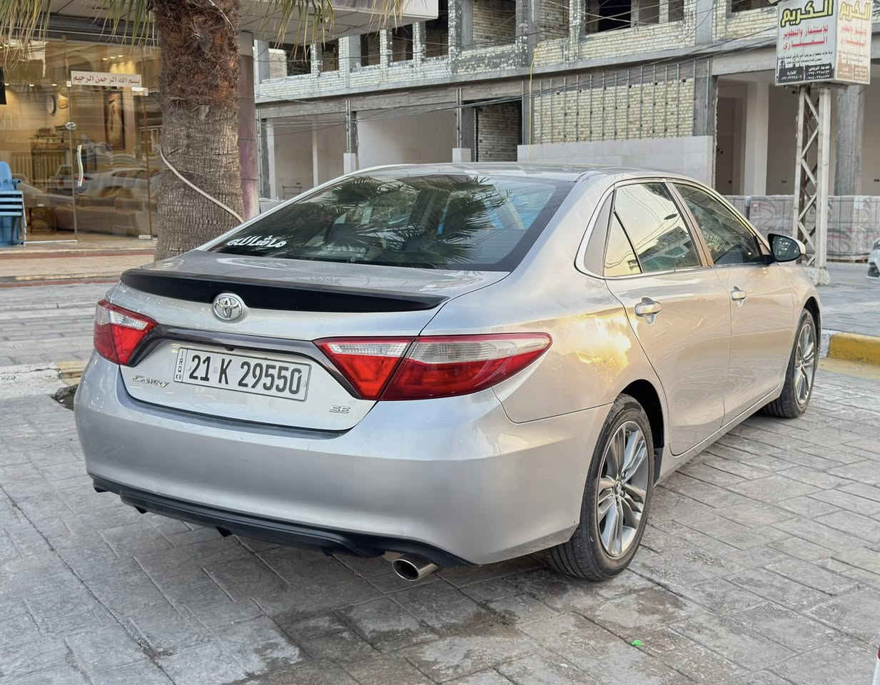 سلام عليكم

للبيع كامري أمريكي 🇺🇸 

موديل المركبة : 2017 

لون المركبة : رصاصي 

سعر المركبة : 165$ 

الضرر المركبة : الباب خلفي بصف السايق .

مواصفات المركبة : SE 

المحرك: 4-أسطوانات سعة 2.5 لتر DOHC 16-صمام

 • القوة: حوالي 178 حصان @ 6000 rpm

 • العزم: حوالي 170 lb-ft (~230 نيوتن·متر) تقريباً.  ￼

 • ناقل الحركة: أوتوماتيك 6 سرعات مع وضعية التبديل اليدوي.  ￼

 • الدفع: أمامي (Front-Wheel Drive)

مقاعد لخمسة ركاب

 • عجلة قيادة رياضية مع أزرار تحكم

 • نظام صوتي مع بلوتوث وAux وCD (عادةً 6 سماعات)

 • مكيف أوتوماتيكي / تحكم يدوي حسب الحزمة

 • عجلات سبور 17-inch

 • أنظمة أمان أساسية: ABS، التحكم بالثبات، وسائد هوائيه 

• نظام مكابح ABS

 • توزيع إلكتروني لقوة الفرامل EB

• تشغيل عن بعد بصمه المركبة .

للاستفسار عن السياره التواصل على الخاص


**إذا كنت صاحب هذا الإعلان وتريد حذفه لأي سبب، رجاءا أرسل رسالة إلى الدعم الفني**