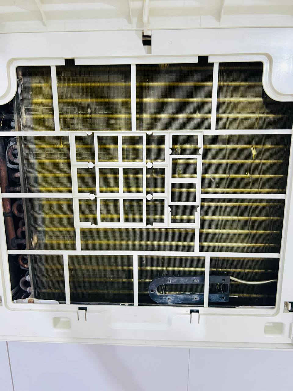 مكيف ميديا مشتغل موسم وظع شركه طنين وعل تشغيل والنظافه تدفئه تبريد للتواصل ***********
