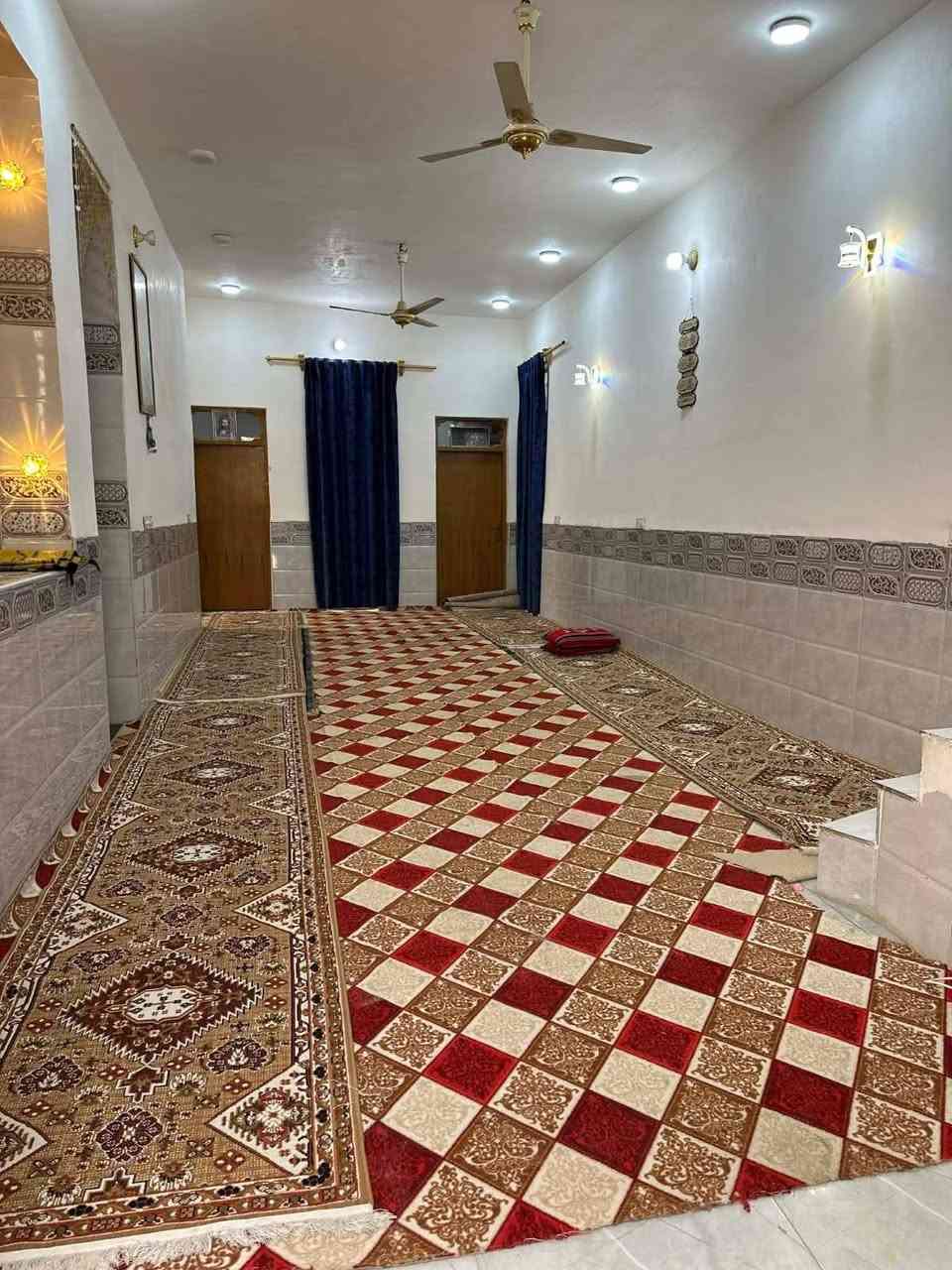 بيت مساحه 500متر شغل جناي
✅ مشمول بقرار التطويب سعر 105وبي مجال

موقع /نجف 🏡
مقابيل قريت الغدير 

البناء 🏡 ***********
غرفتتين / صاله 12م/ يوجد بيه ثنين مطابخ حار وبارد سقبال 12 م/ 2 حمامات في اداخل / واخرج 4 / بناه درجه واله نزالت البيت كله 
بناء مرتب/ اساس + سقف كونكريت + طابوك

ألخدمات
ماء/كهرباء/مدارس/سوق/تبليط/لحد الباب
