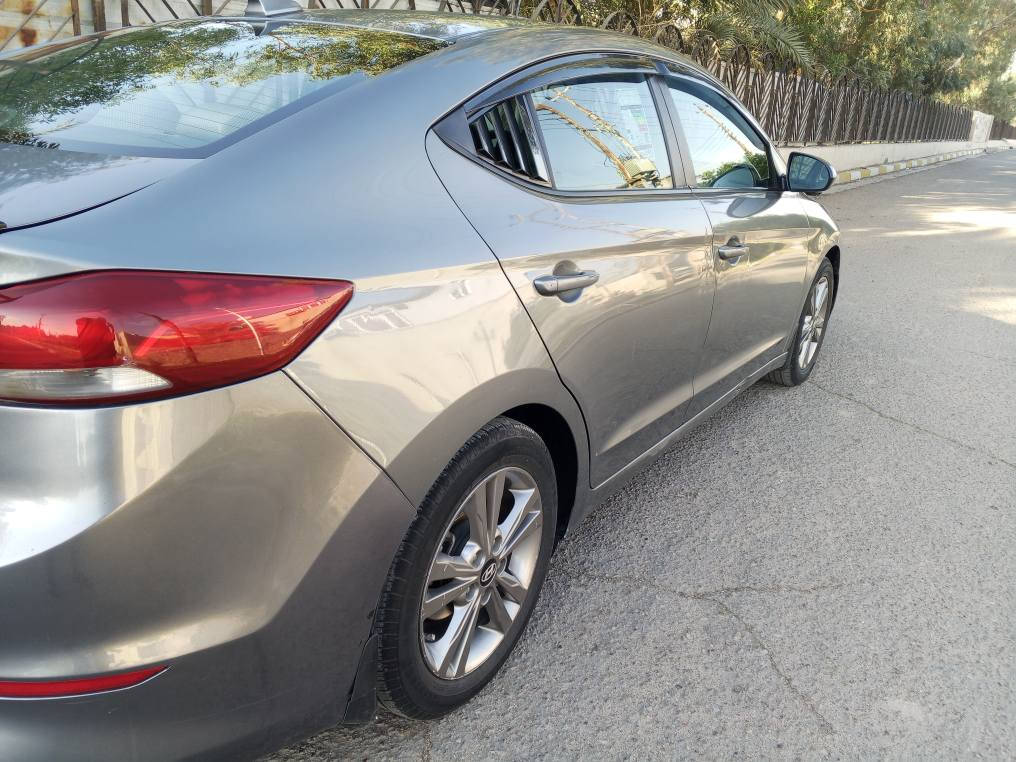 سلام عليكم 
النترا 2018 أمريكي حادثها موضح بالصور بالعراق نرش البنيد والجاملغ بدون دواخل ابيعلك 4قطع بدون دواخل  سياره جاهزه كير مكينه تبريد تخم تاير جديد شاده جاهزه مناقصها شي باسمي شخصيا السياره احلى من الصور تجي وتشوف بعينك بالعافيه عالياخذها
العنوان بغداد شهداء البياع 
السعر 116
*********** بغداد, العراق
