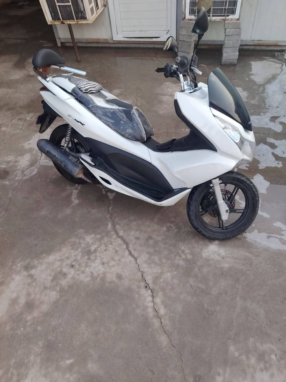 سلام عليكم شباب عندك اهنا PCX دراجه كهربائيات خير من الله لا تبخير ولا نضوح مديل 2016جيل الاول دراجه نضيفه ومكفوله كفاله عامه سعر واحد 600 مكاني البياع للاستفسار ***********.
