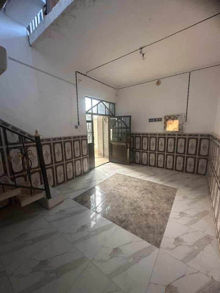 بيت للبيع طابو صرف نجف حي ميسان
.........
قطاع. ٢٣ المساحة. ٤٠ متر طابقين الطابق الاول استقبال صحيات ومطبخ
الطابق الثاني غرفة وصالة 
للاستفسار ( ***********)
