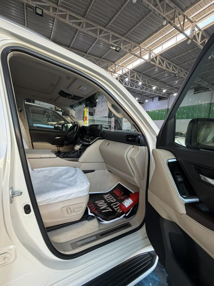 لاندكروز 2022. GXR Twin Turbo
وكالة ساز  ماشية39 الف 
سياره مكفوله كفاله عامه عدا تكحيله زغيره بل دعاميه 
  
‎المواصفات
‎•ابل كار بلي و اندرويد اوتو
‎•فتحة سقف
‎•صندوق كهرباء
‎•7 راكب
‎•شاحن لاسلكي
‎•اوتو هولد
‎•التحذير من مغادره المسار والمساعده في الحفاظ على المسار
‎السياره دفع رباعي كاملة الحجم.
‎•بريك بصمة
3شاشات  
‎•مراقبة ضغط الاطارات
‎•3 اوضاع للقيادة
‎•مثبت سرعة
‎•ثلاجة
‎•حساسات امامي خلفي

‎•مقاعد كهرباء
‎وبعد السياره بيهة هوايه مواصفات 
‎السياره مكفوله كفاله عامة
رقم بغداد تحويل مباشر
السعر 655 وبيهه مجال 
العنوان بغداد 
***********
