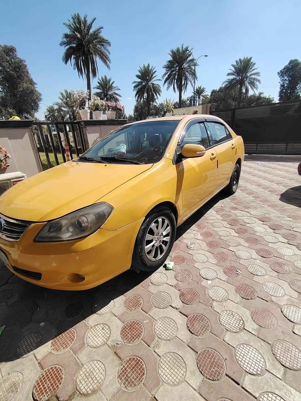 سلام عليكم بيويدي موديل ١٤ كير ومكينه خير من الله سياره حلوه وكاعده بس بيه ضربه بل جملغ الما *********** السعر 47 وبيه مجال
