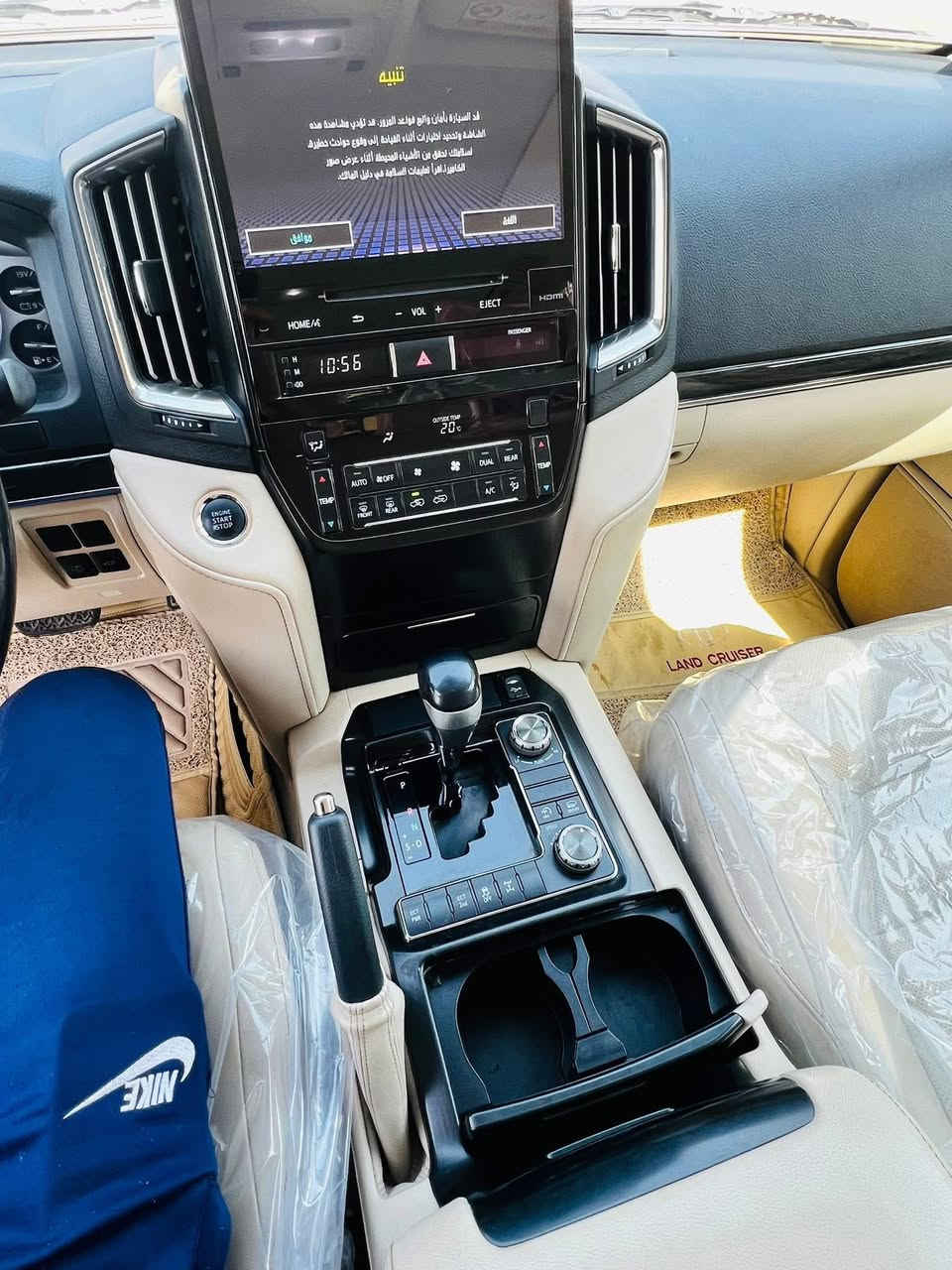 السلام عليكم لندكروز 2020ساز  
اصليه ماشيه 58 سبير منازل 

جديده مكفوله من كلشي 
السياره فول مواصفات معروفه 
الاندكروز السياره مكفوله كفاله عامه من كلشي 

رقم بغداد بسمي تحويل مباشر 
العنوان تقاطع نهروان بنفس التقاطع 
الستفسا***********
