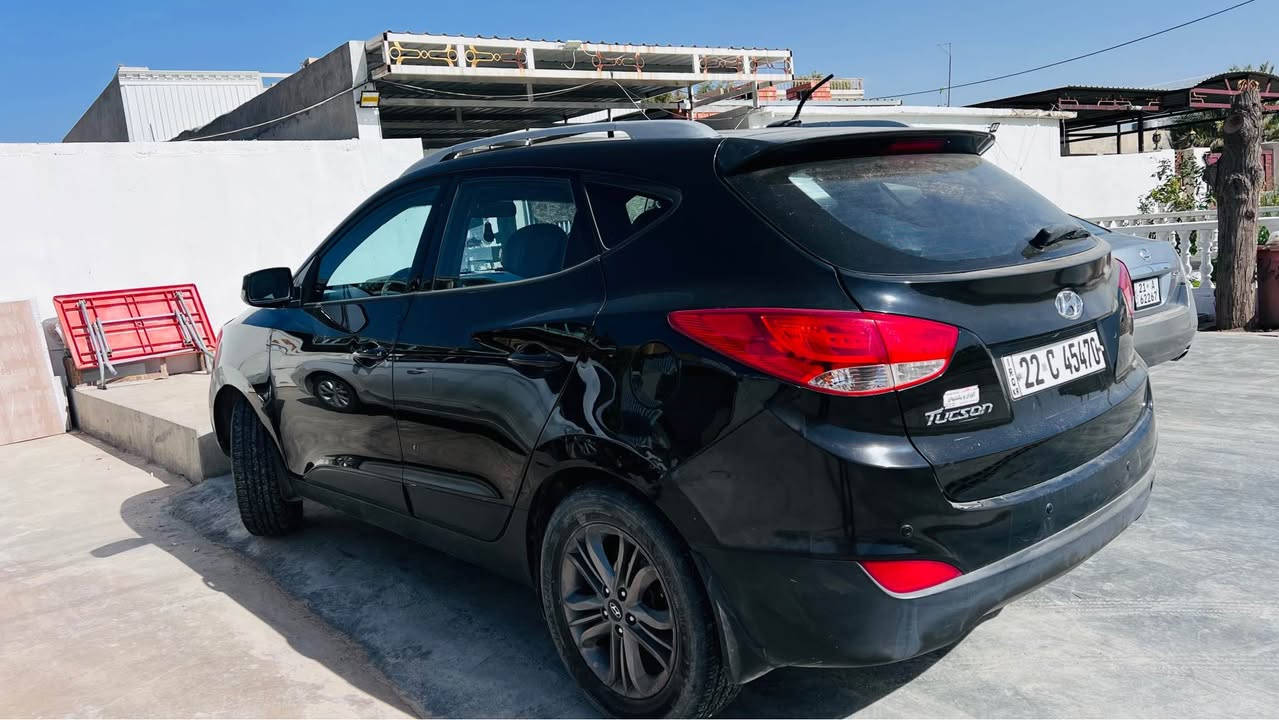 تكسۆن مۆدیل ٢٠١٥ امریكی 
یەك پارچەی بۆیاخە چەملخی دوا سۆنەرەكەیم داناوە
١٠٢میل ڕۆشتوە گێڕو مەكینەی نەكراوەتەوە سەنەوی وڕەقەمی تازەیە بەناوی خۆمانەوەیە
بەشەرتی تحویل غەرامە 
شوێن كلار 
سعر١٢٣$

*********** كالار, السليمانية
