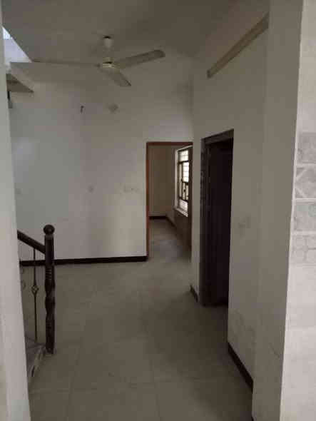 يا الله
اللهمَ صلِ على مُحمد وآل مُحمد 
عقار للبيع مساحة  125م 
طابق ونص طابو ملك صرف
تفاصيل العقار
إستقبال 
مطبخ حولي 
صحيات عدد 2
غرف عدد 2
سطح عدد 2
كما موضح في الصور 

موقع العقار 
منطقة الـ 16 ثاني 
بيت عن شارع ستين 

للإستفسار عن  العقار الأتصال - واتساب 
***********
