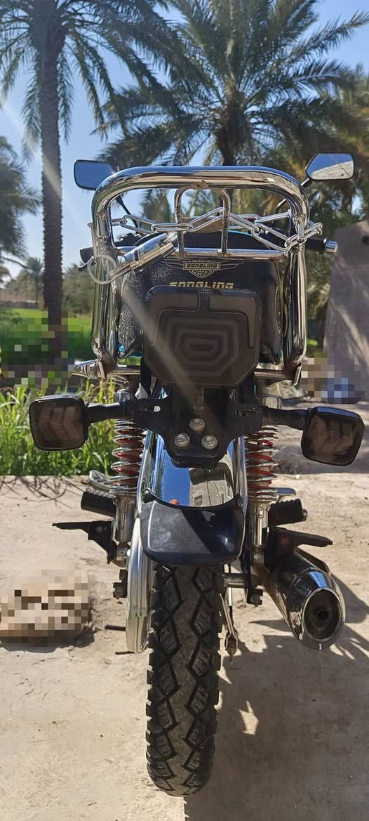 السلام عليكم دراجة للبيع سيفان 2025 لون مميز أوراق كاملة 6 أوراق ومكاتبه بأسمي وكيلها السلامي مكاني حله شارع 80 رقمي ***********  السعر خاص
