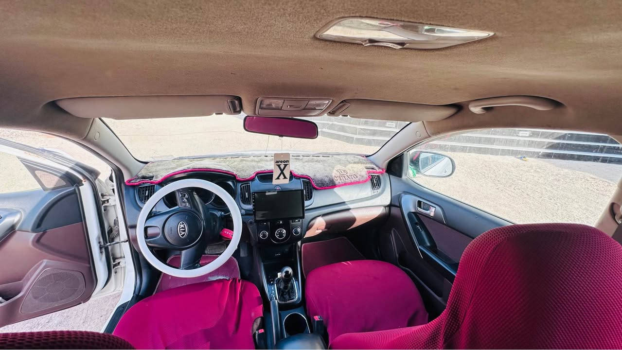 سيراتو خليجي 2011 باسمي سنويه 27 مكينه 1600خير من الله حداده تايرات كله كله جديد سياره بيه فقط بارد جاملق  الامامي الايسر والباب الخلفي الايمن مستعجل ع البيع 
رقم *********** البصرة, العراق
