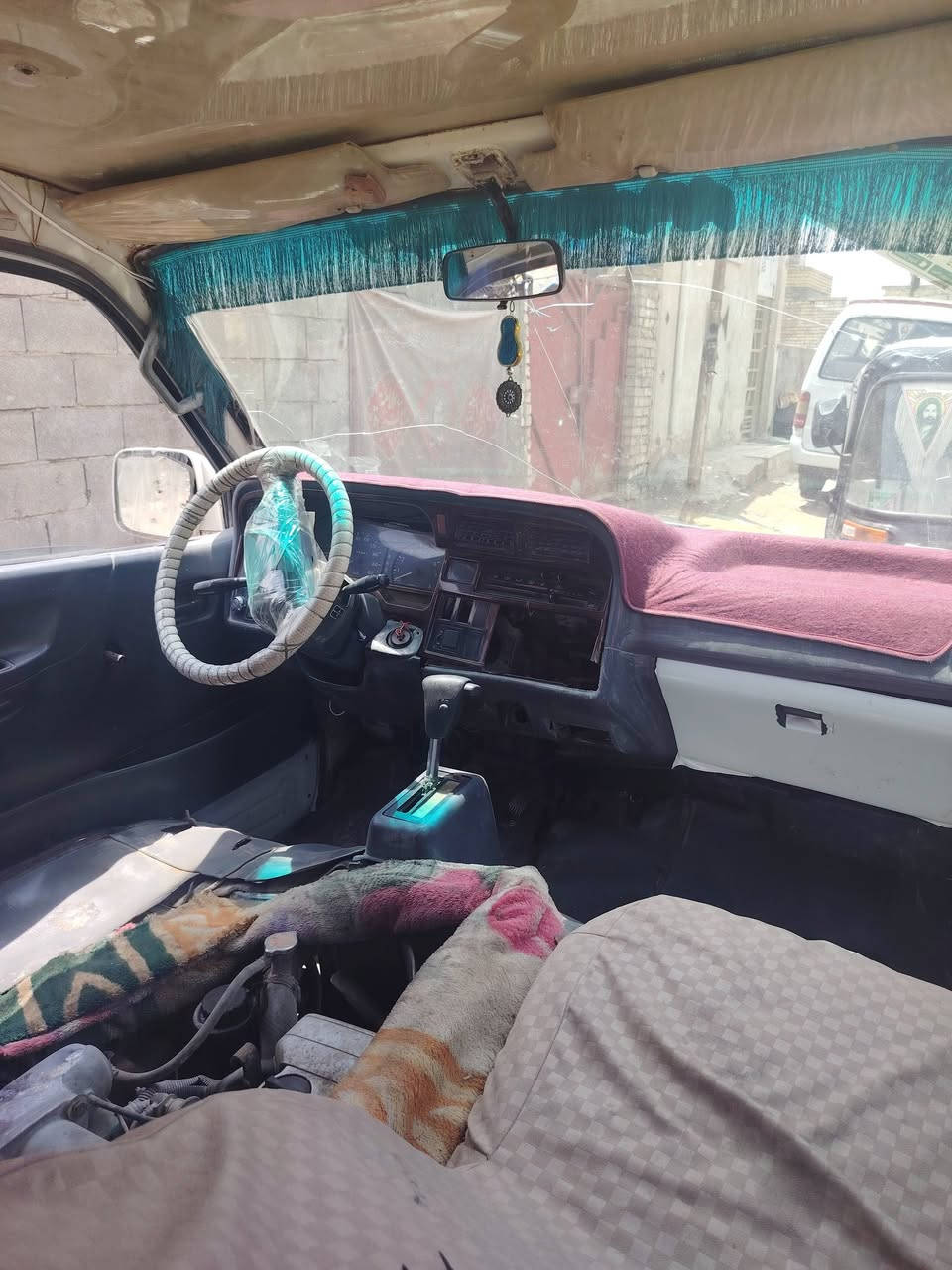 سلام عليكم مستعجل على بيعته سياره موديل 92 كير ومحرك بطه سياره بيه تبخير قليل سياره بلادي لا ضربه ولا صبغ عده جنطه مصبوغه كاعيه خشب بس ما مدوشمه بدون بدون بدون راعي مستعجل عل بيع سعر 15 ورقه بغداد مدينه صدر ***********
