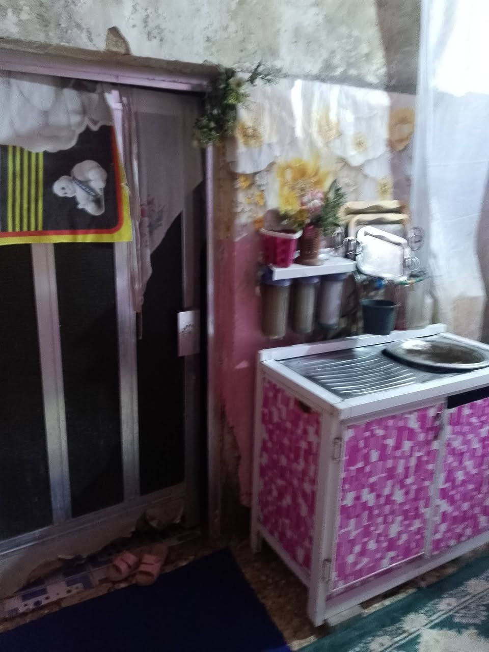 مشتمل للبيع قاط ونص.غرف نوم.2.مطبخ.حولي.ستقبال.
حمام داخلي.تواليت خارجي.حوش.
سعر46.وبي مجال بسيط
رقم تلفون ***********
