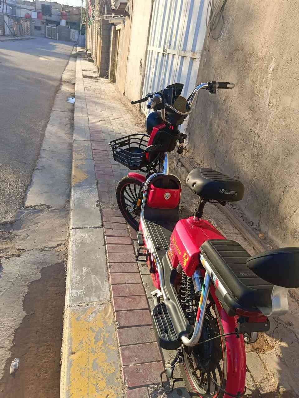 السلام عليكم
بايسكل للبيع 

3سرعات 5بطاريات تشغيل عن بعد ملف بلادي لايت زونن بلاتوث قفل التاير الخلفي انذار مبكر صايرله 6اشهر من مطلعه من المعرض ما مفتوح ولا برغي بي 
السعر 450 / العنوان كربلاء حي الامن الداخلي 
***********
