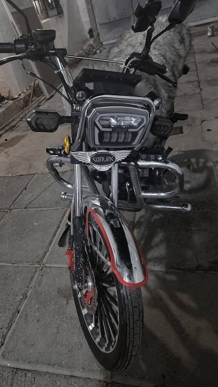 سلام عليكم دراجه سونك 25 نضافه خير من الله كهربائيات  ومحرك خير من الله الدراجه بيه منفيست اوراق  الدراجه مالت بيت يعني جنيه  
***********
