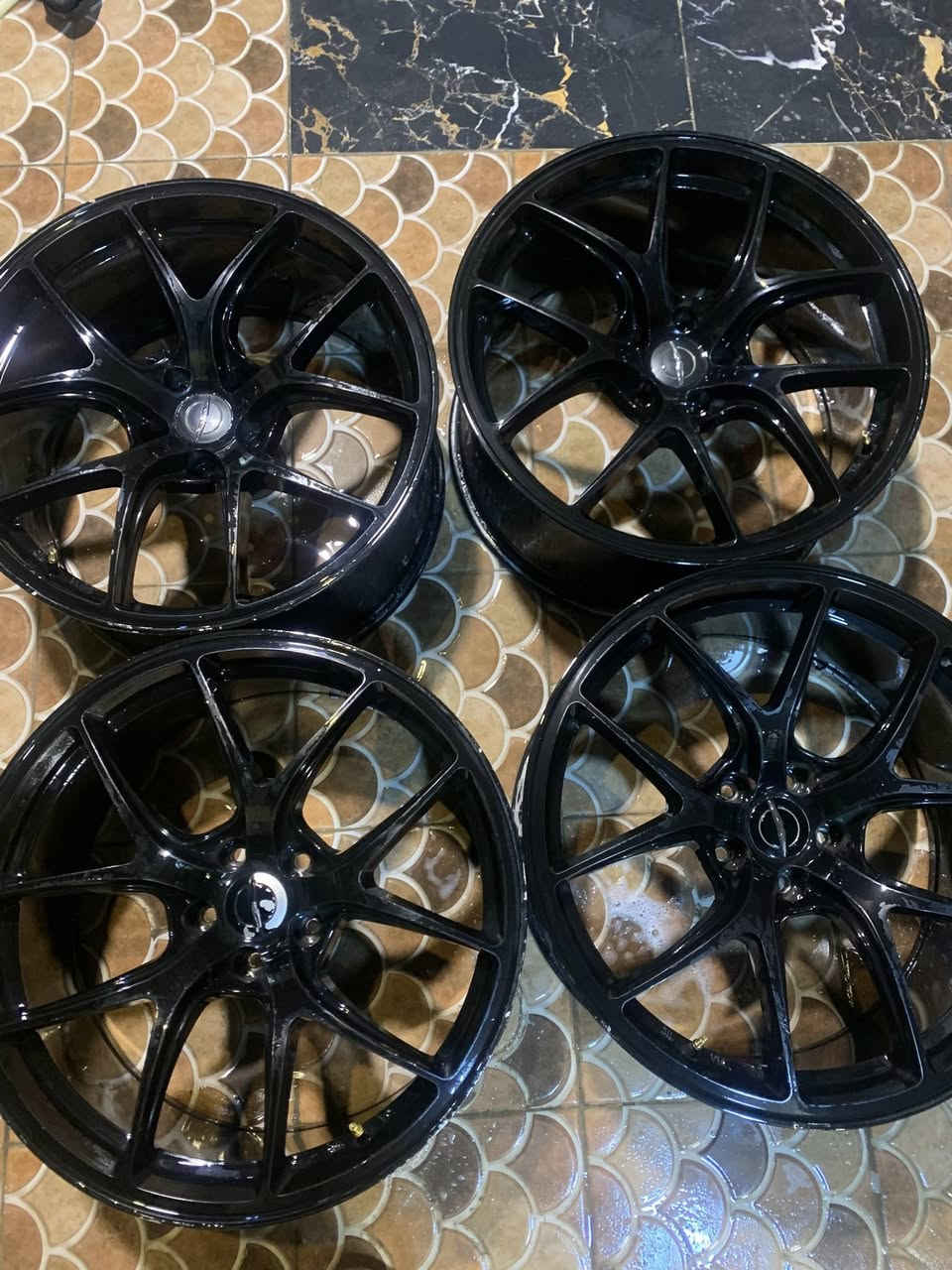 سلام عليكم للبيع تخم ويل 20 بي واحد بي تصليح بسيط والباقي مكفول السعر 250 وبيهه شي بسيط 
***********
مكاني بغداد تاجيات
