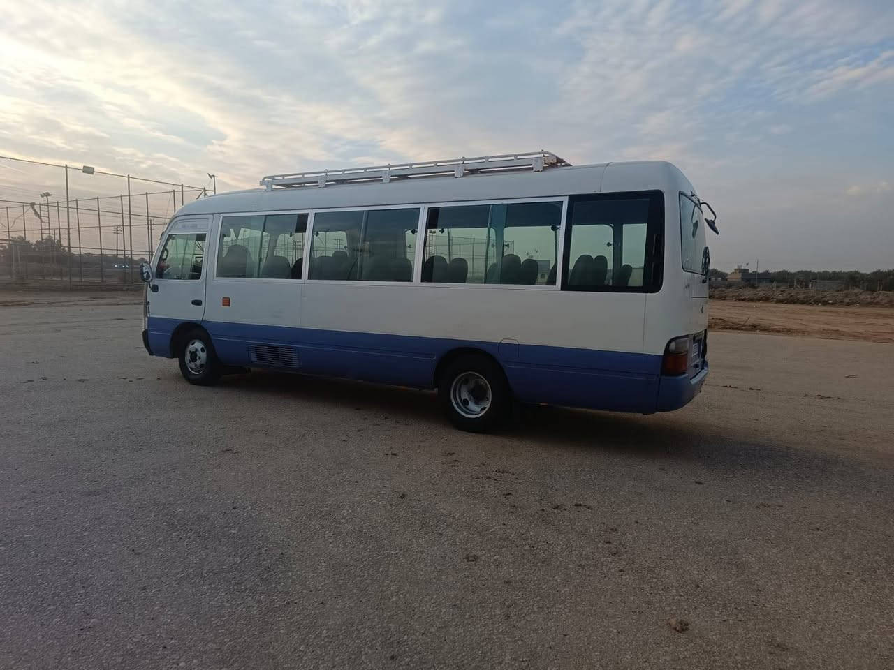 كوستر 2008
صبع ابو دكمه الازرك
بيه شبر صبغ بالجنطه 
بجم بي طعجات مامصلح ملبسه بوشيه
مكينه كير واكسن كفاله 
مكان سياره كربلاء سعر 220
***********
