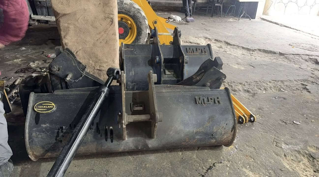 موجود قطع JCB بسعر مناسب المعمي يوصل علا
0599900573 الوتس0568141256


**إذا كنت صاحب هذا الإعلان وتريد حذفه لأي سبب، رجاءا أرسل رسالة إلى الدعم الفني**
