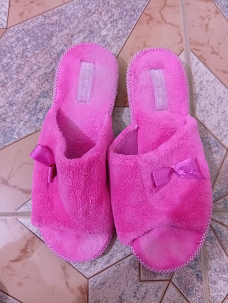 سلام عليكم اتوفر شباشب كل الوان ونوعيات وسعر بس3الاف
***********
