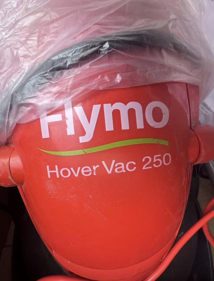 سلام عليكم 
مكينة ثيل كهربائية فليمو ( شركة إنكليزية ) 1400 واط 
طول الواير 12 متر 
المواصفات 
1400 واط 
اربع مستويات للقص ( اربع نمر ) 
ماطور مباشر بدون قايش 
صندوق جمع الثيل 15 لتر 
طول السكين 25 سم 
مال بيت واستخدام قليل ونظافتها 95%
عراضها كاملة وياها بدون اي نقص
السعر 85 الف والتوصيل مجاني 
للاستفسار خاص


**إذا كنت صاحب هذا الإعلان وتريد حذفه لأي سبب، رجاءا أرسل رسالة إلى الدعم الفني**