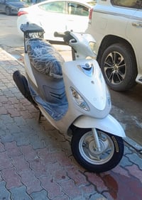 نظيفه جدآ  السعر ٩٥٠ وبيه مجال للتواصل الاتصال ع رقم 07810654073