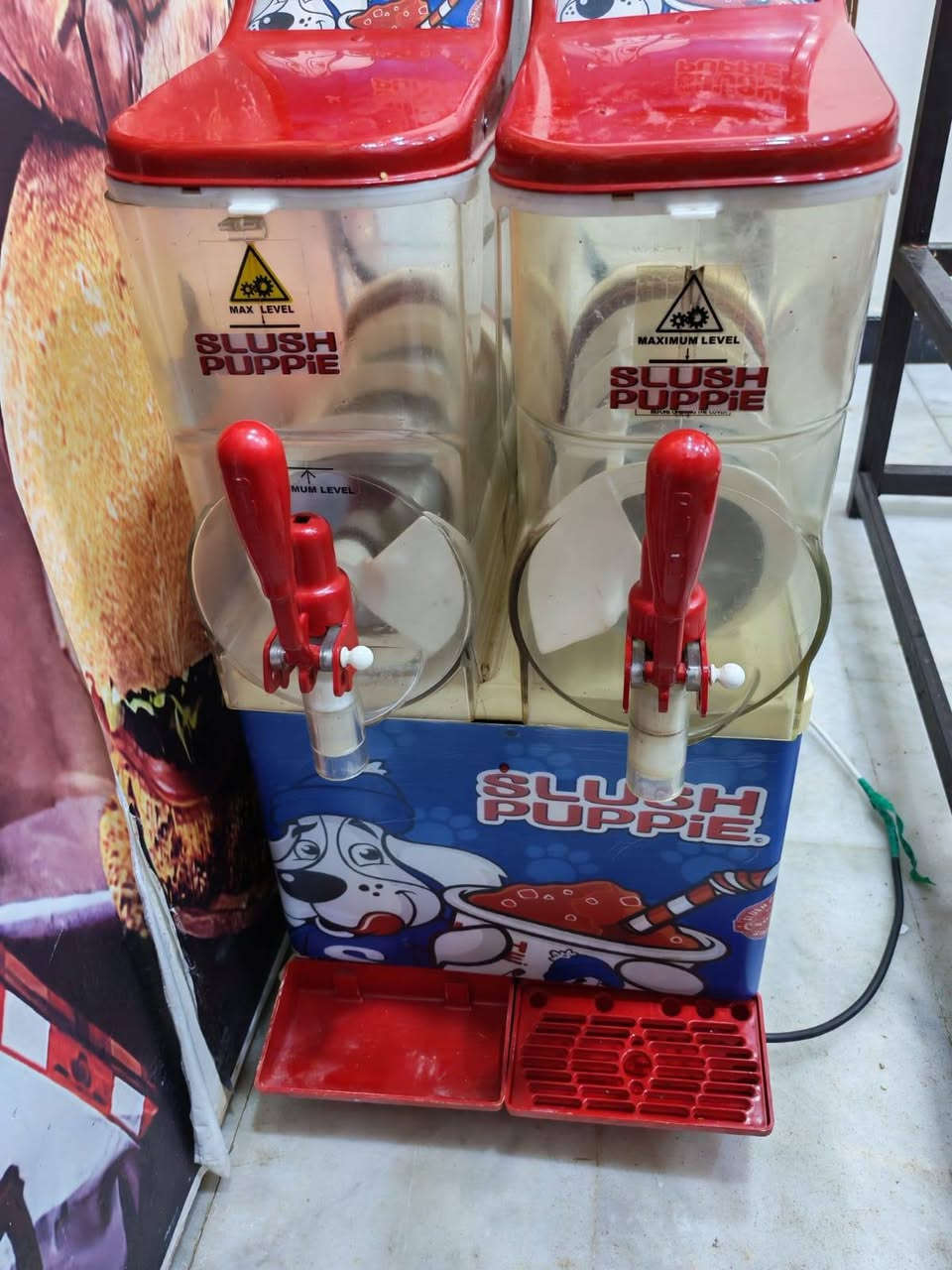 السلام عليكم
براد ازبري للبيع اسباني نظيف كلش وشرط التجميد ومابيه اي خلل ولا نقص 
السعر 650 وبيه مجال للشراي 
مكاني ناصريه الشموخ 
*********** ، متوفر واتساب
