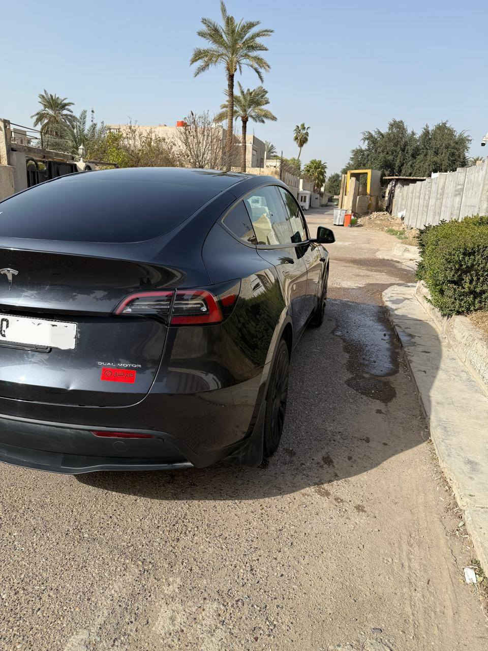 السلام عليكم Tesla model y 2024
Duel motor long range 
دبل ماطور لونك رينج 
مواصفات فول معروفة 
السيارة اون لاين اخر تحديث 
ماشية ١٤ الف 
الضرر امامي فقط البنيد وجزء من الجاملغ الامامي من بدايتة 
الرقم بغداد المكان بغداد رقم الهاتف ***********
