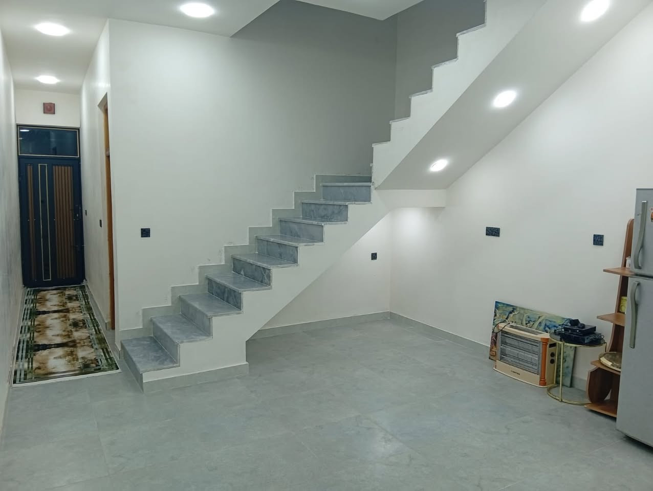 تفاصيل 
والصور البيت   
تفاصيل ،👇👇👇
دار للبيع مساحة 100م مدخلين استقبال  وطبخ وغرفة وحمام طابق واحد بناء حديث زيرو سند 25 مكاتبة وكالة ونسخة من السند بيت جاهز تسليم فوري مكان الشرطة الخامسة منطقة الدوانم بيع نقد واقساط
مكتب ياسر ابو عمار 
للتواصل ***********
واتساب
للستفسار خاص
