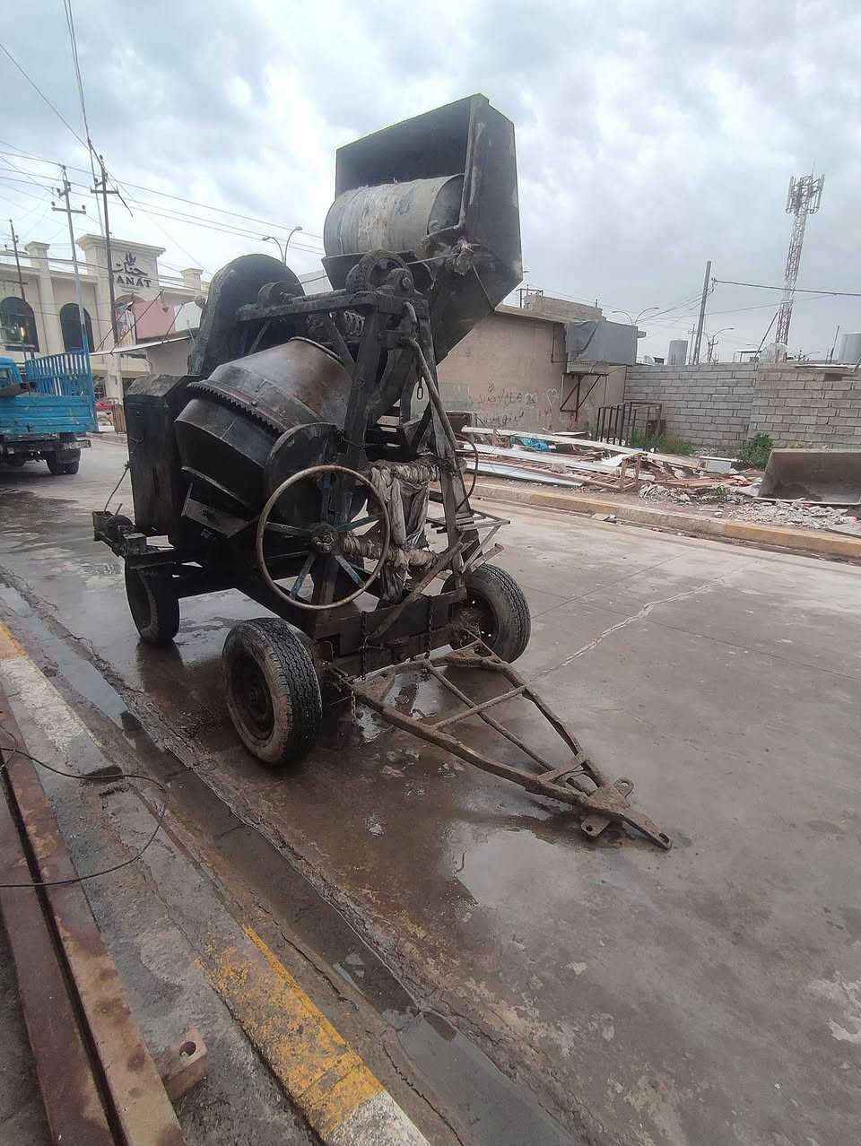 خباطه هيه وغراضه كامل وشفل كوماتسو حجم 40 وسياره افيكو   للاستفسار اتصل***********
