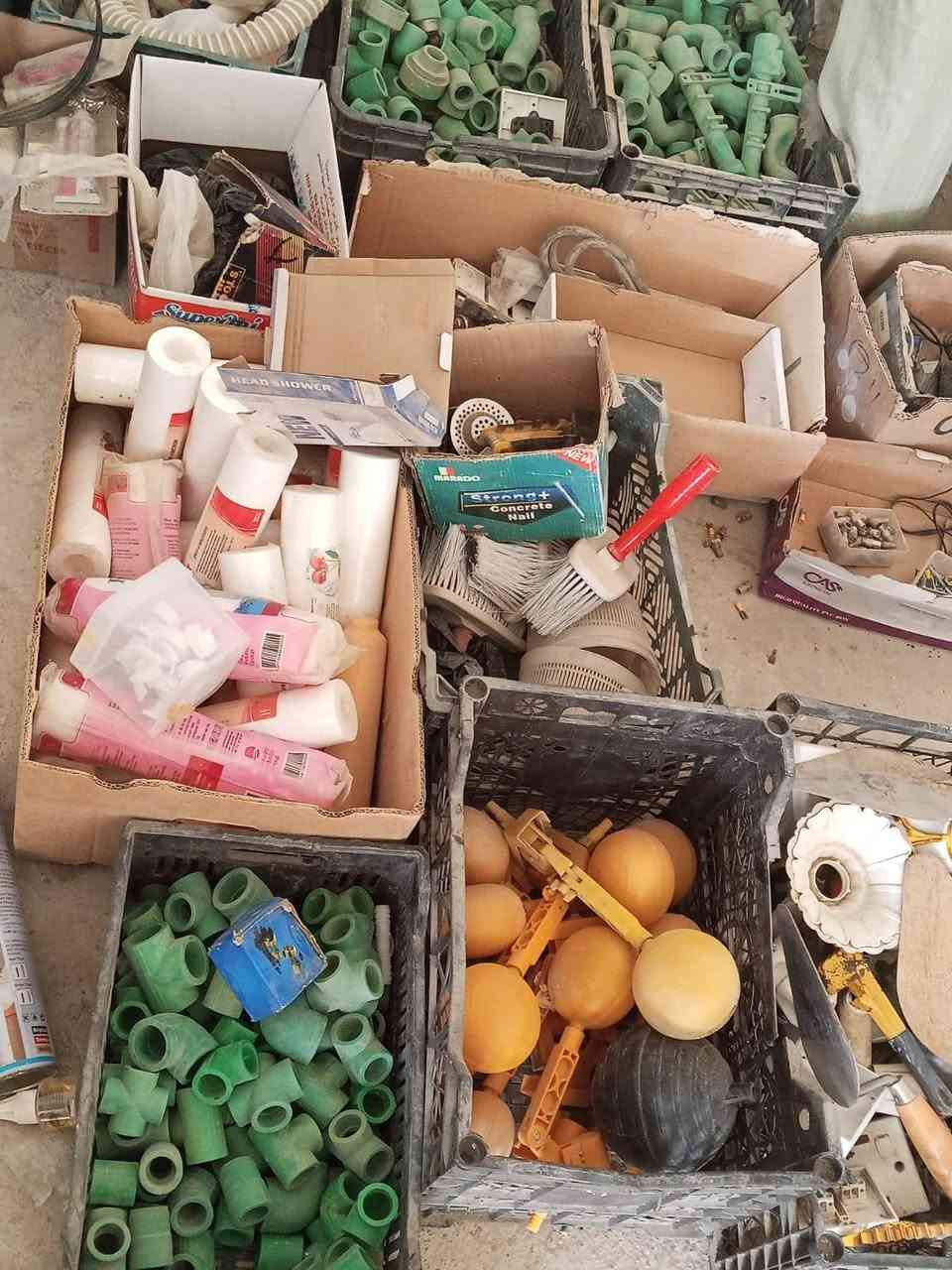 تعزيلات محل منو محتاج هاي لاغراض جوه سعر جمله  كله جديد لعنوان زويرجات رقم *********** ا البيع كولشي يخص منزل
