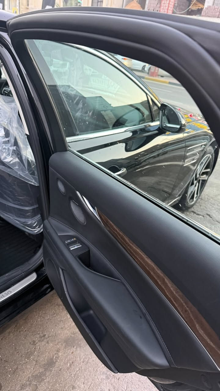 جينسس g80 موديل 2025
اربعه سلندر 2500 توربو (300 حصان )
وارد امريكي حادث جداً بسيط 
داخله كتاب شهداء رقم بصره سنتين وتتحول 
(الضريبه مدفوعه مقدماً )
السياره فئه جديده اسمها ADVANCED تجي دفع رباعي
فول اوبشن للأخير لكن مو برستيج باقي المواصفات كامله بيها 
رادارات محيطيه + كامره خلفيه 
بانوراما + برده خلفيه 
عداد شاشه متصله ؏ طول الدشبول 
كير ماوس + ماوس تحكم بالشاشه 
اوتو هولد + هاند بريك كهرباء 
نضام اوتو ستارت + حساسات امامي + خلفي 
قياده شبه اليه + رادار امامي تفاعلي + رادار جانبي تفاعلي 
تحديد مسار + نضام مانع تصادم 
مانع تصادم خلفي + جانبي 
نقاط عمياء تفاعليه تتوقف السياره عند الخروج
داخل لون اسود جلد + تبريد وتدفئه كشنات اماميه 
تدفئه كشنات خلفيه + تحكم خلفي بالتكيه 
تحكم بالتبريد شاشه لمس + تبريد منفصل عن الخلفي
كشنات كهرباء اماميه + جام 4 اوتو 
لد داخلي بلادي ؏ طول السياره 
صندوك كهرباء 
نضام ترحيب بالمرايا الاماميه + مرايا جانبيه قلاب عند الرجوع
ترحيب عند الدخول للسياره بالكشنات 
ستيرن كهرباء + دخول بدون مفتاح لمس من اربع ابواب
السياره بيها مواصفات هواي والجناي يعرفها تجي مباشرتاً اقل من البرستيج ماتفرق عن البرستيج ابداً بس الكامرات
فول السياره وحادثها فقط دعاميه تبديل وجاملغ تبديل نفس اللون تفصيخ شرط البدي بدون قطره صبغ
تصليح درجه اولى وشد بلاد ومصروف على السياره هواي
والسياره ماموجوده لحد الأن اول وحده تدخل عالميناء 
سعرها 372 ورقه 
37,200$ وبيها مجال بسيط
رقمي : ***********
العنوان البصره 
الي ماتعجبه السياره او السعر يعبر المنشور 🙏🏻🩵
