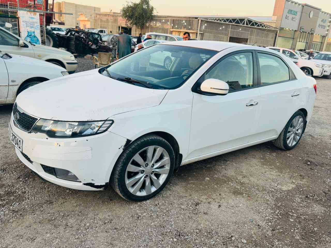 السلام عليكم 
اخي العزيز مكلف بل نشر مكلف بل نشر 
سيراتو موديل 2013كير محرك شرط شرط 
كير 6نمر مرغوب 
تبريد تدفئه شرط 
صدر امامي خلفي كلها شرط بل باكيت 
السياره فول عده الفتحه 
موصفات 
تحكم ستيرن اتجاهين 
شفتات كير 
مثبت سرعه 
حساس خلفي 
رقم جديد 
سنويه جديده 
هزه وبراد جدد
دشبول بيانو 
سياره مال بيت مو متعوبه 
وباسمي تحويل وكاله حاضر اني 
السياره بيها بنيد رش وجاملغ امامي بدون دواخل 
مكاني صلاح الدين تكريت 
السعر 103$وبي مجال 

‭٠٧٧٣ ٣٧٧ ١٣٩٩‬
