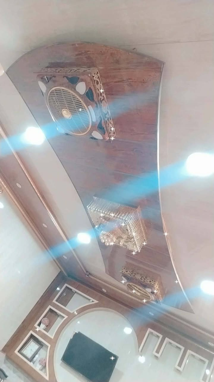 السلام عليكم
بيت للبيع بناء حديث طابقين مساحته ١٦٠م يتكون من استقبال ومطبخ وصالة وغرفتين نوم وصحيات كاملة تغليف تركي درجة اولى الارضية بورسلين المكان دلي عباس حي المصطفى.... 
  للاستفسار الاتصال ع الرقم 
***********
