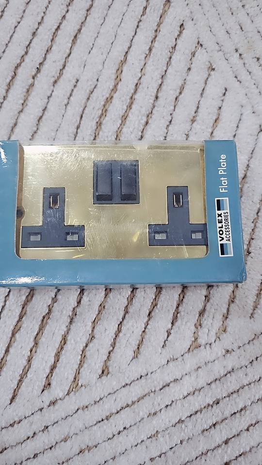 سلام عليكم 
اختار اي شي تريدة السعر جدآ مناسبة للتواصل*********** كل البضاعة انكليزي Åtorp, T
