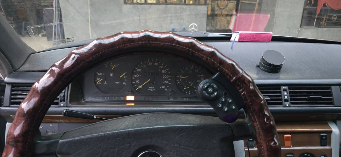 السلام عليكم مارسدس دب ١٩٩١ سلفر  للبيع
السلام عليكم مارسدس دب ١٩٩١ سلفر  للبيع
رقم صلاح الدين  بسمي 
.مكينه بلاد  300 عنكبوت 
اي ضربه مابيه.گشر قليل خياس بلهلال الخلفي  ولا لحيم
تبريد ثلج منضومه كله جديده مع الراديتر
شاشه وسماعات جدد
السعر ٧٥ وبي مجال  
اي استفسار خابر وبيك خير ودلل جاهزه من كلشي 
السياره نقص فقط اريل كهربائي
مكان السيارة بغداد ابو غريب بسمي ثاني يوم احولك
رقم ***********
