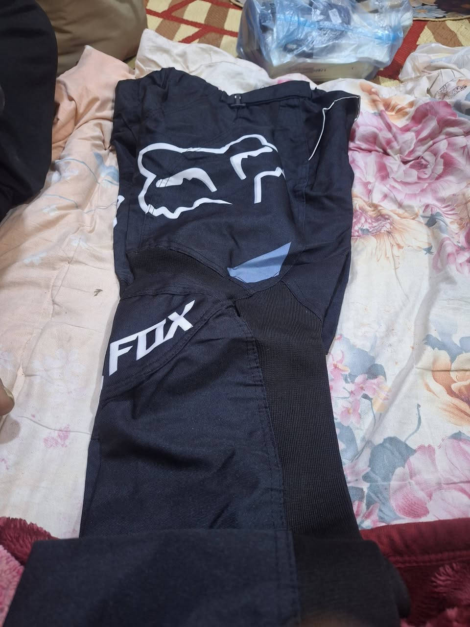 السلام عليكم شباب عندي خوذ عدد ٢ وياهن بدله سعرهن مناسب مكاني مدينة الصدر الي حاب يتواصل وياي هذا رقمي ***********
