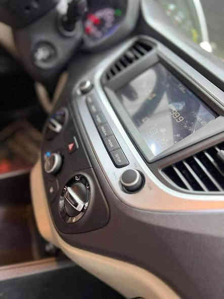 السلام عليكم هونداي اكسنت 2023  

خليجي رقم بغداد الدولي الجديد مواصفات فول اللون ابيض 

ماشيه 57 الف كيلو بيها بارد فقط الباب الخلفي والباقي مكفول 

ضمان شركة هونداي الاولى 

مكينه 1.6

فتحه سقف 

شاشه كبيره اصليه 

كامره خلفيه 

مري كهرباء 

ويل كب 

بلوجكتر امامي 

تبريد قطعتين 

تحكم ستيرن 

دبل ايرباك 

حساس تايرات 

الاتصال ‭0772 769 1007‬

بغداد /  الوزيريه بغداد
