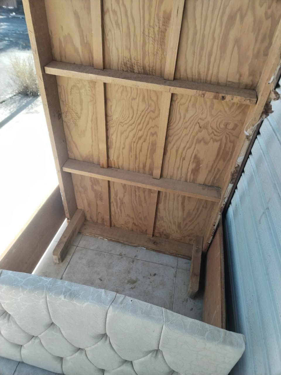 تخت نفر مع كومدي صاج بورمي ١٢٥ الف *********** واتس
