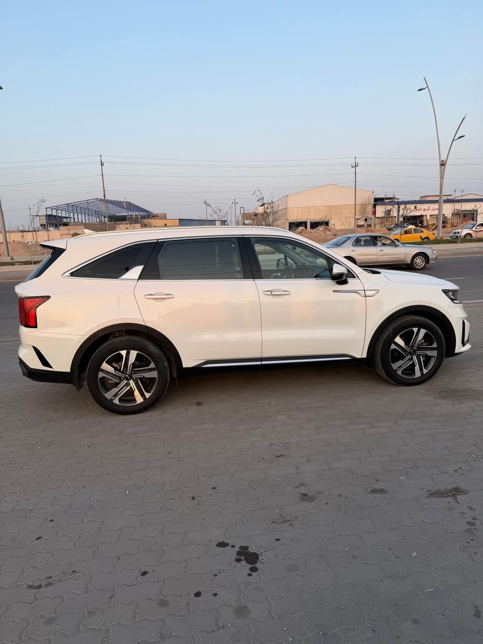 السلام عليكم مكلف بالنشر
كيا سورنتو 2023 وارد خليجي فول موصفات 6 سلندر بانوراما كفاله عامه ماشيه 50 الف
السعر 290 وبيها مجال 
رقم الهاتف 
*********** البصرة, العراق
