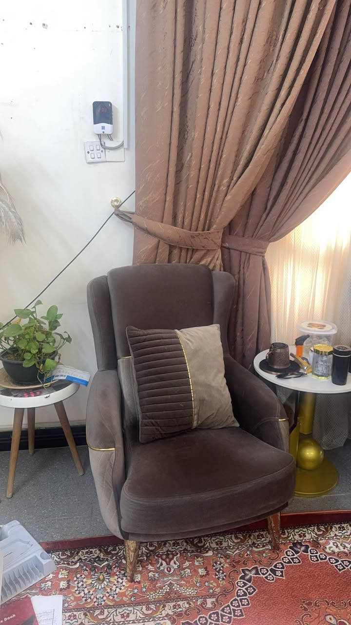 السلام عليكم عندي تخم كراسي اثنين قنافة اثنين عنواني بغداد ￼ والسعر 600 وبي مجال شوي ￼ رقمي الاستفسار ***********￼
